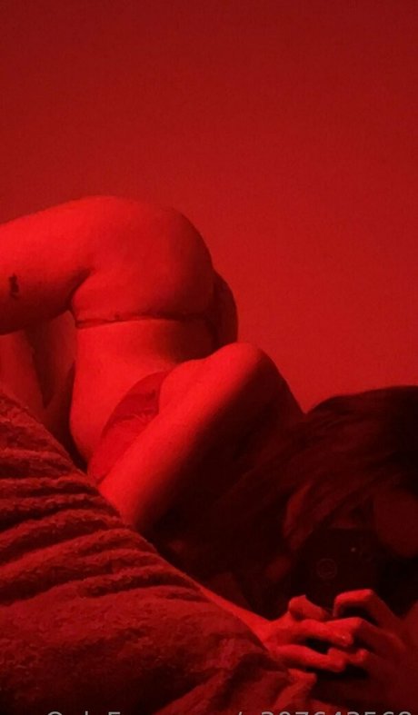 Naakte gelekte OnlyFans-foto van Sophieking8008