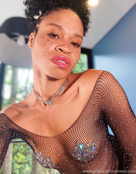 Naakte gelekte OnlyFans-foto van Goddessrosiereed