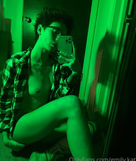 Naakte gelekte OnlyFans-foto van Emilykat