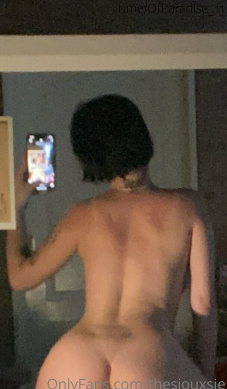 Naakte gelekte OnlyFans-foto van Thesiouxsie