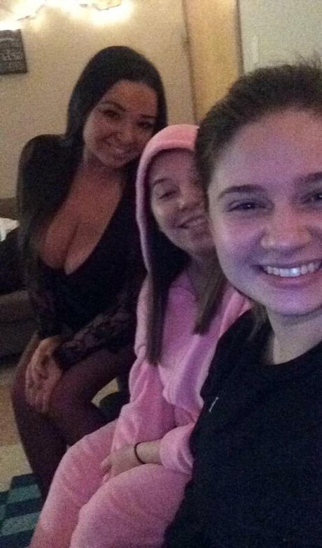 Naakte gelekte OnlyFans-foto van Jenn M