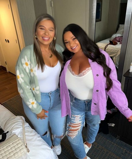 Naakte gelekte OnlyFans-foto van Jenn M