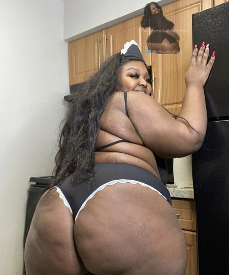 Naakte gelekte OnlyFans-foto van Misschocolateshortcake