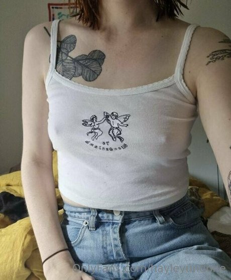 Naakte gelekte OnlyFans-foto van Hayleyundone