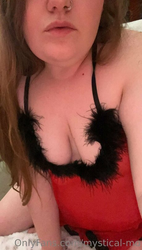 Naakte gelekte OnlyFans-foto van Mysticalmo