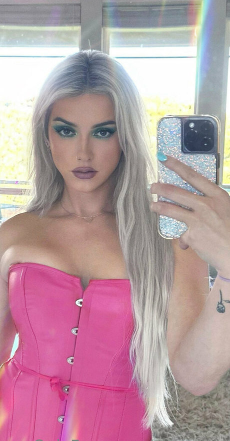 Naakte gelekte OnlyFans-foto van Cloexrain