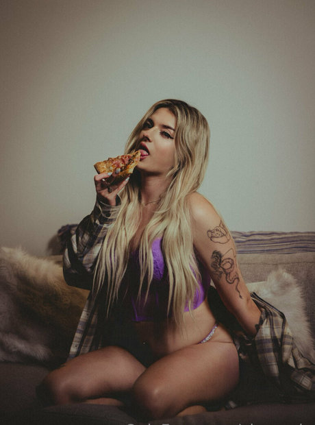 Naakte gelekte OnlyFans-foto van Cloexrain