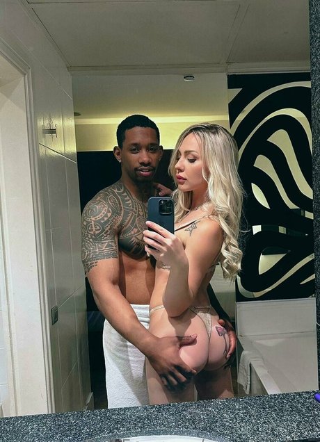 Naakte gelekte OnlyFans-foto van Angielynxfree