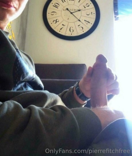 Naakte gelekte OnlyFans-foto van Pierrefitchfree