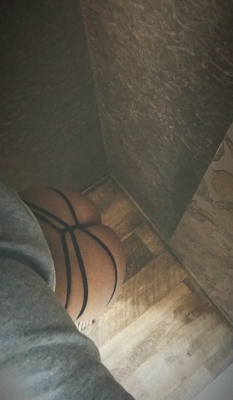 Naakte gelekte OnlyFans-foto van Hotinessa