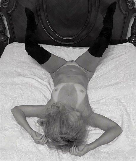 Naakte gelekte OnlyFans-foto van Malibustringskristen