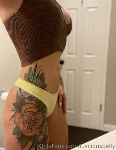 Naakte gelekte OnlyFans-foto van Lusciousbelly