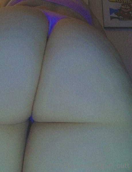 Naakte gelekte OnlyFans-foto van Saberbutt