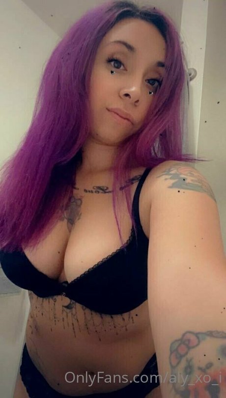 Naakte gelekte OnlyFans-foto van Alyxoi