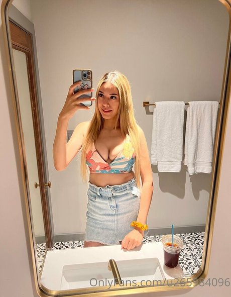 Naakte gelekte OnlyFans-foto van Danagorgeus
