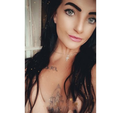 Naakte gelekte OnlyFans-foto van Demigodjansevanrensburg