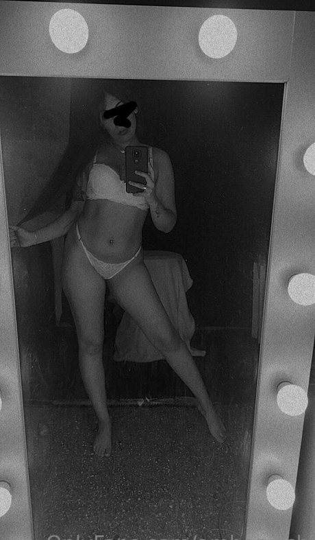 Naakte gelekte OnlyFans-foto van Amberwish