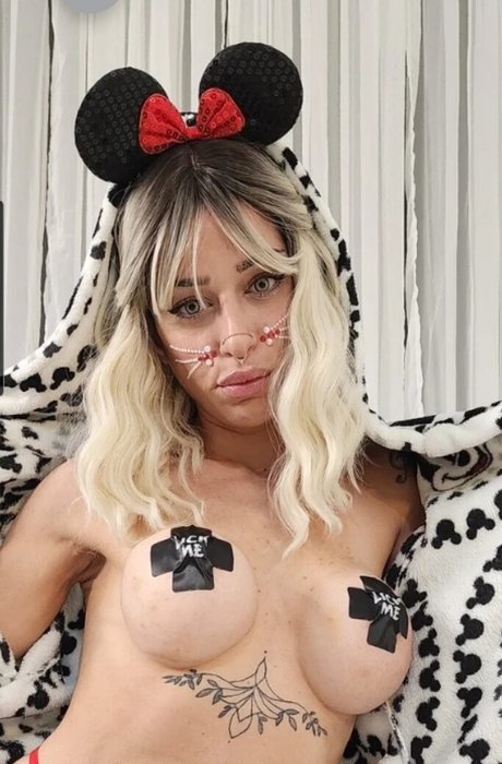 Naakte gelekte OnlyFans-foto van Misslittle420