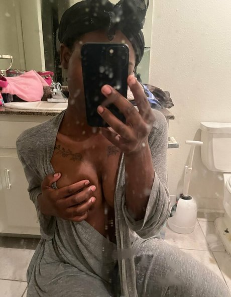 Naakte gelekte OnlyFans-foto van Tatsumisu