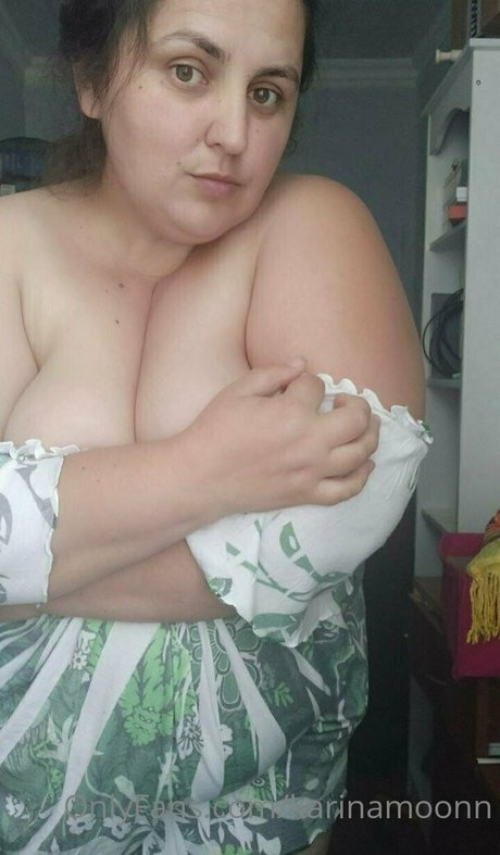 Naakte gelekte OnlyFans-foto van Karinamoonn