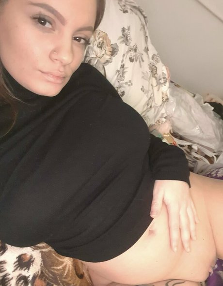 Naakte gelekte OnlyFans-foto van Sweetromanaextra