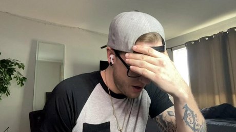 Naakte gelekte OnlyFans-foto van Carterbennettfree
