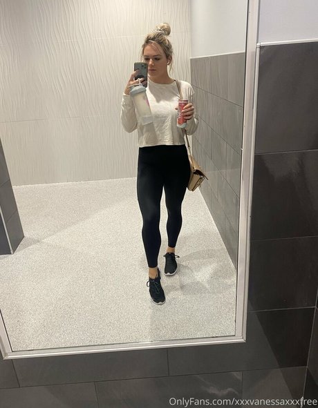 Naakte gelekte OnlyFans-foto van Xxxvanessaxxxfree