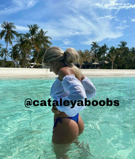 Naakte gelekte OnlyFans-foto van Cataleyaboobs
