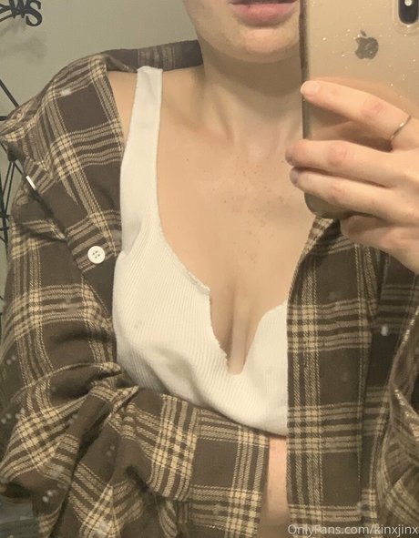 Naakte gelekte OnlyFans-foto van Kenziejean