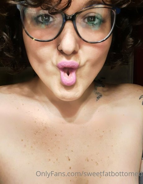 Naakte gelekte OnlyFans-foto van Sweetfatbottomed