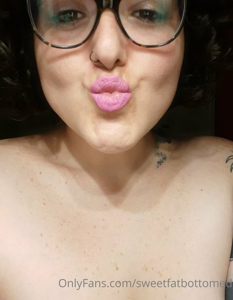 Naakte gelekte OnlyFans-foto van Sweetfatbottomed