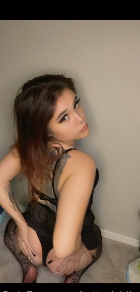 Naakte gelekte OnlyFans-foto van Tattedkila