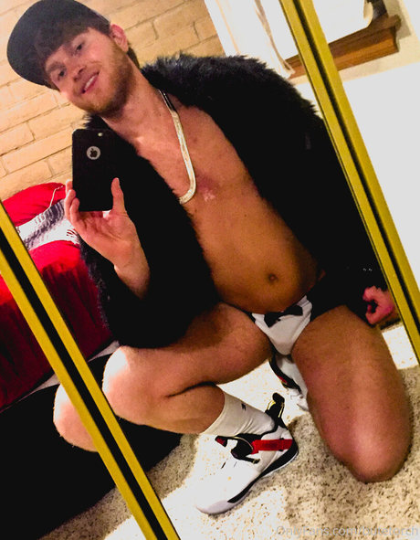 Naakte gelekte OnlyFans-foto van Gnoza27