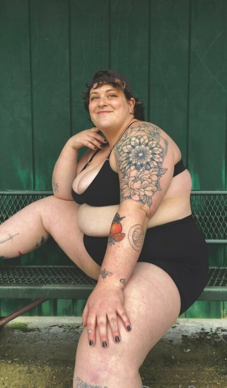 Naakte gelekte OnlyFans-foto van Doughbabebbw