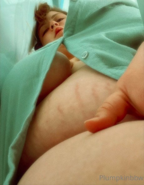 Naakte gelekte OnlyFans-foto van Doughbabebbw