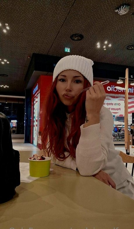 Naakte gelekte OnlyFans-foto van Curlyjewelfree