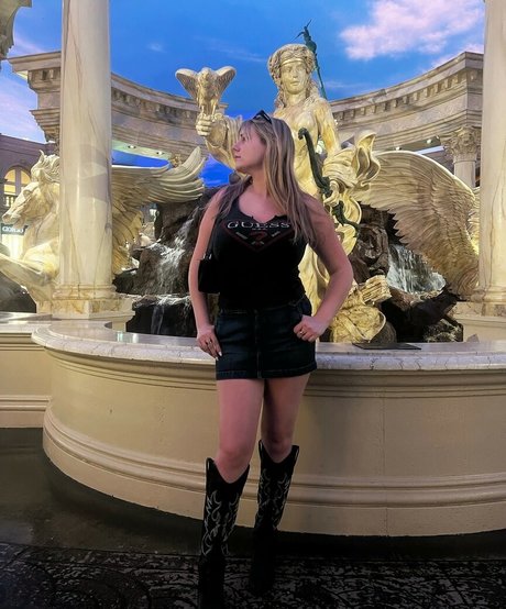 Naakte gelekte OnlyFans-foto van Emily V