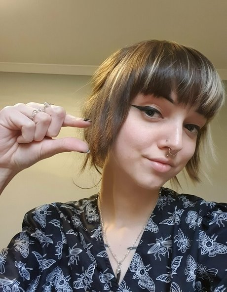 Naakte gelekte OnlyFans-foto van Vi0letnight
