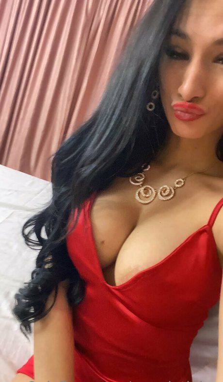 Naakte gelekte OnlyFans-foto van Emmietinker