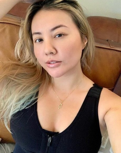 Naakte gelekte OnlyFans-foto van Gina Darling