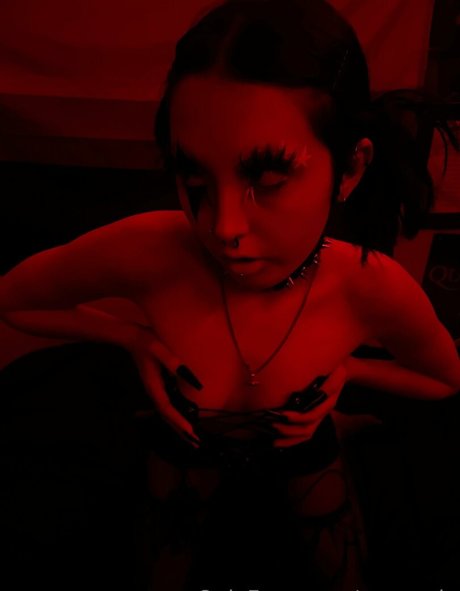 Naakte gelekte OnlyFans-foto van Wuvvmia