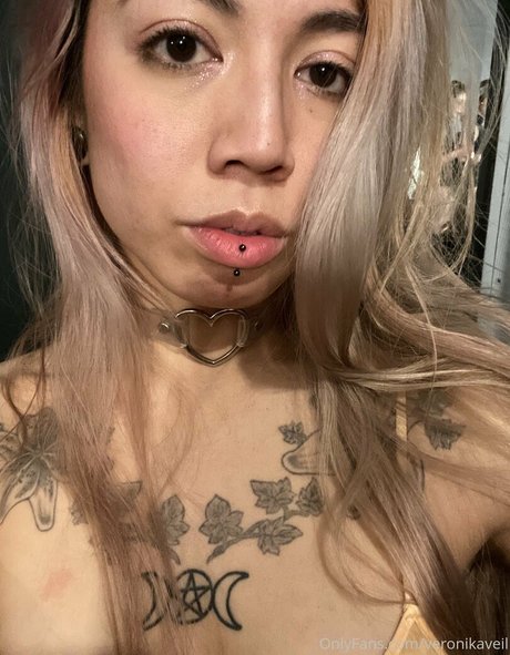 Naakte gelekte OnlyFans-foto van Xveronikaxveilx