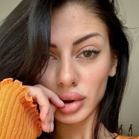 Naakte gelekte OnlyFans-foto van Sofia Filidou