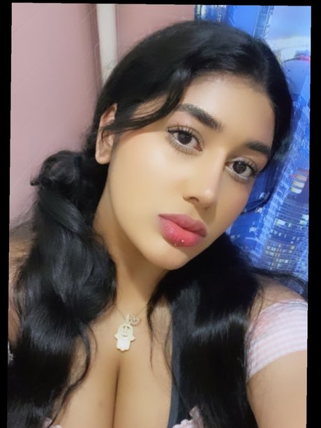 Naakte gelekte OnlyFans-foto van Tanvi