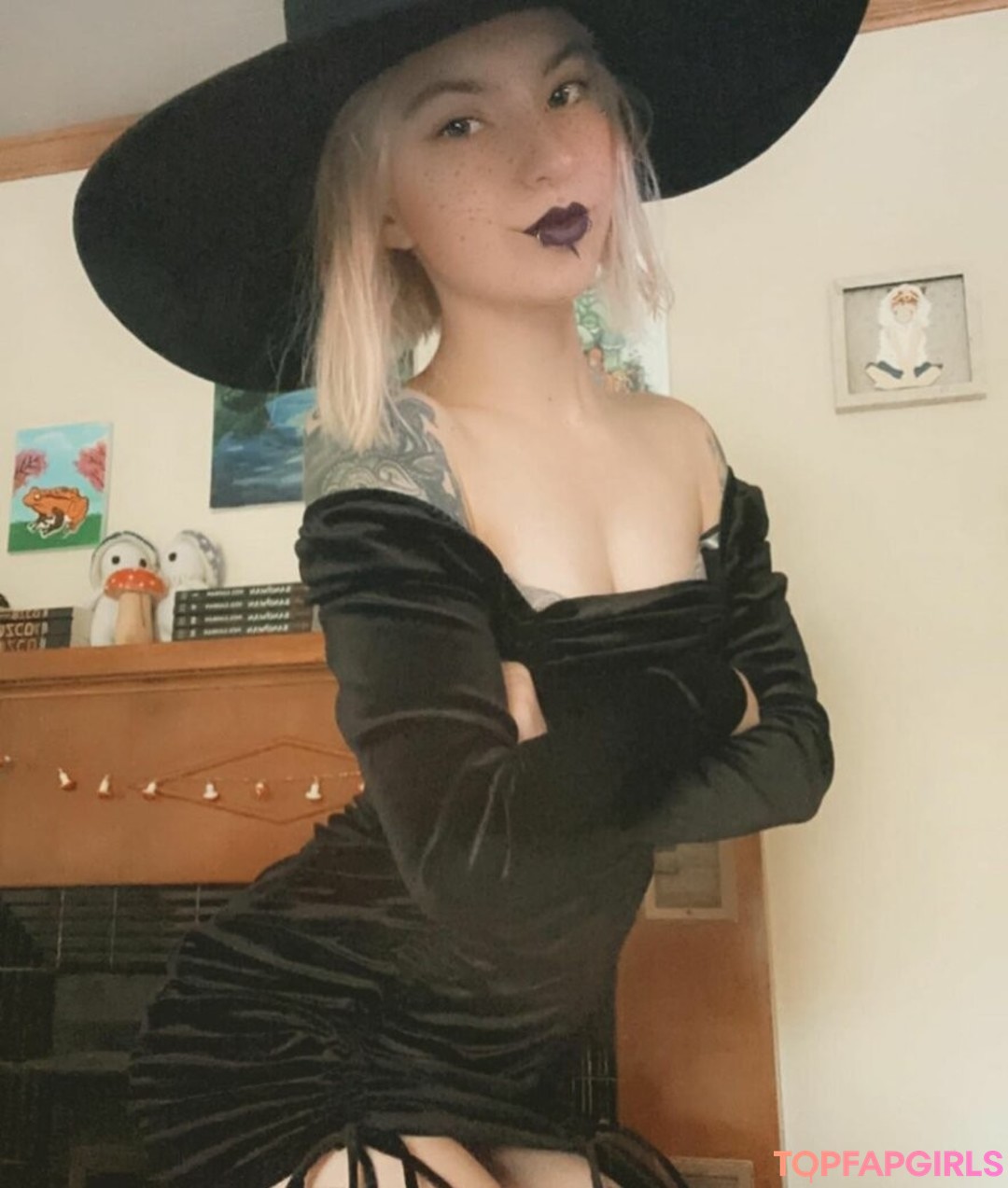 Naakte gelekte OnlyFans-foto van Violetscabaret #42 Naakte gelekte OnlyFans-foto van Violetscabaret #42