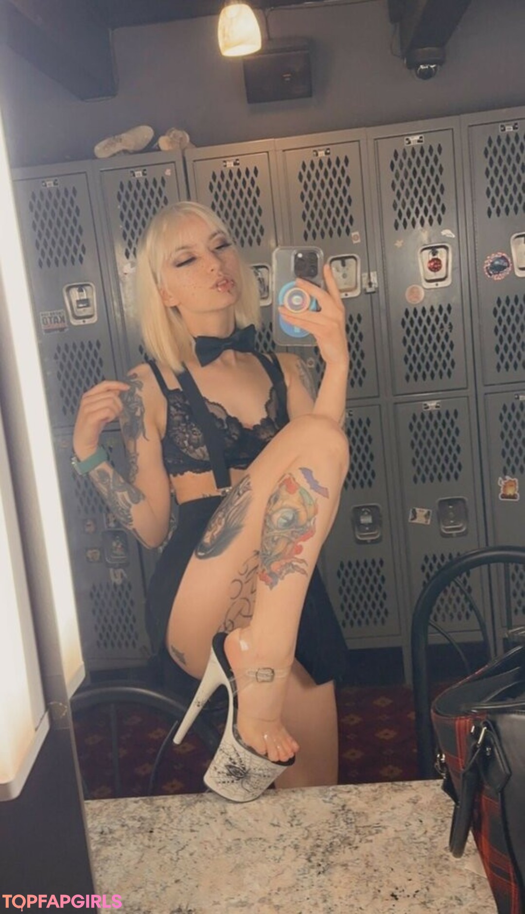 Naakte gelekte OnlyFans-foto van Violetscabaret #48 Naakte gelekte OnlyFans-foto van Violetscabaret #48