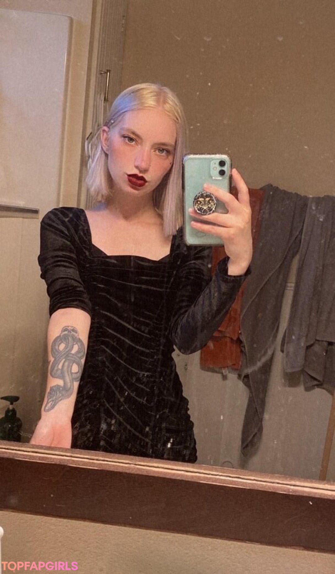 Naakte gelekte OnlyFans-foto van Violetscabaret #51 Naakte gelekte OnlyFans-foto van Violetscabaret #51