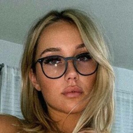 Naakte gelekte OnlyFans-foto van Thatwolfgirl