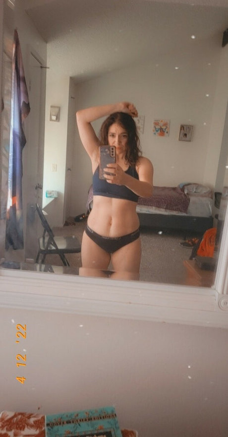 Naakte gelekte OnlyFans-foto van Brunettebeauty86