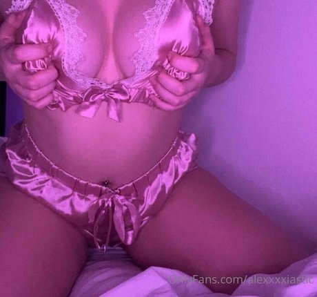 Naakte gelekte OnlyFans-foto van Sweetalexxiastic